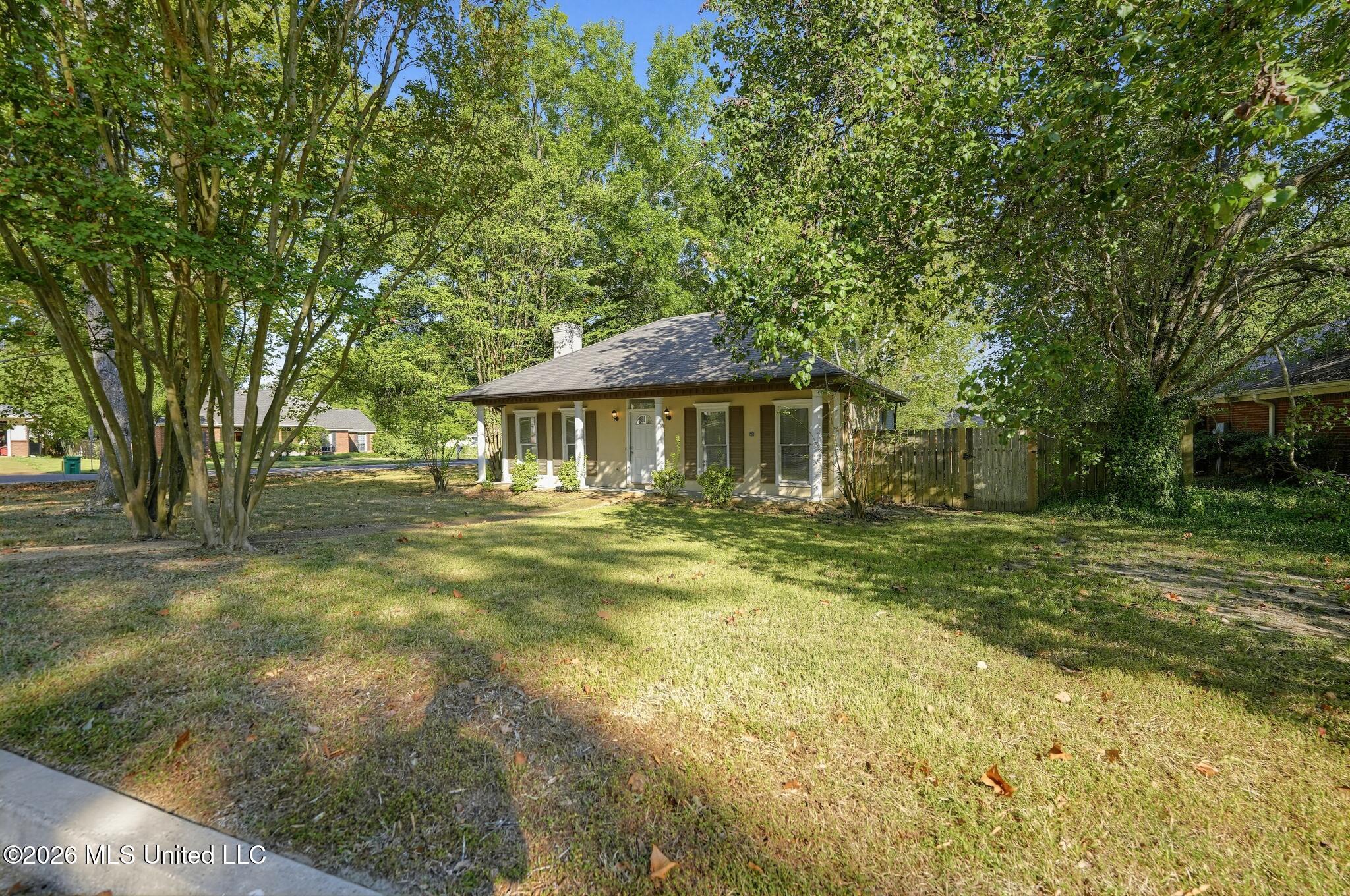 101 Honeysuckle Lane — photo