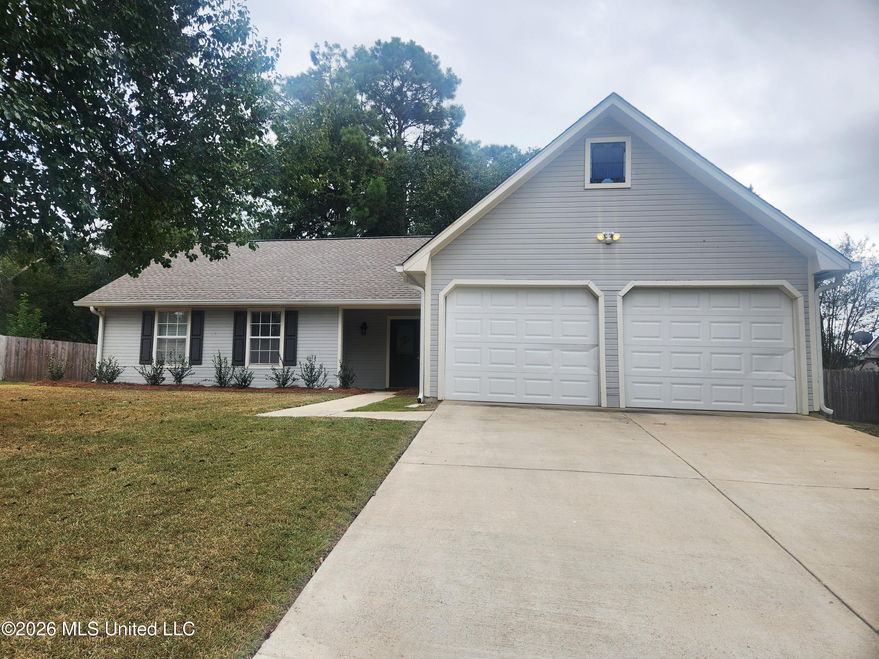 635 Live Oak Drive — photo