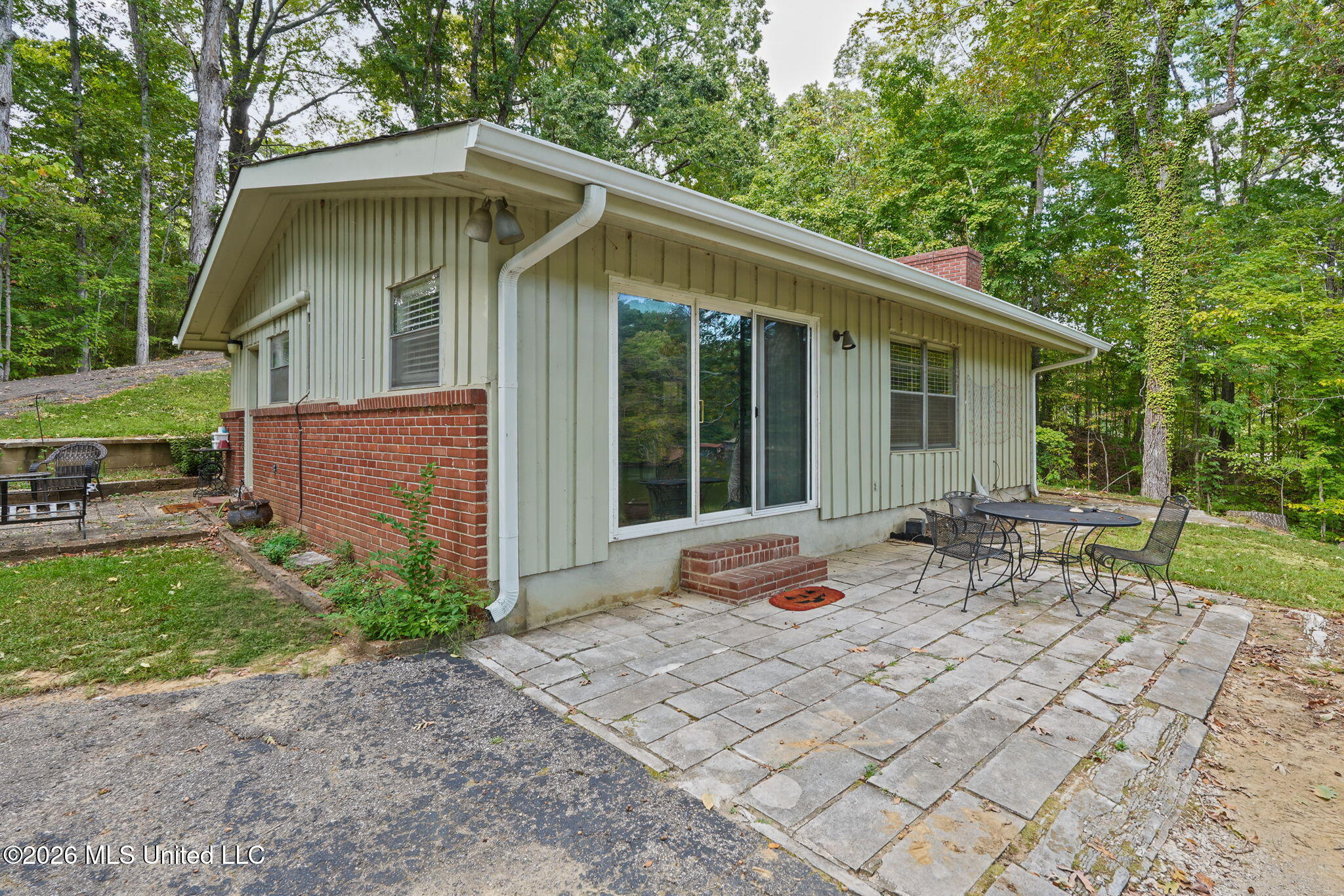 2815 Woodland Lake Drive — photo