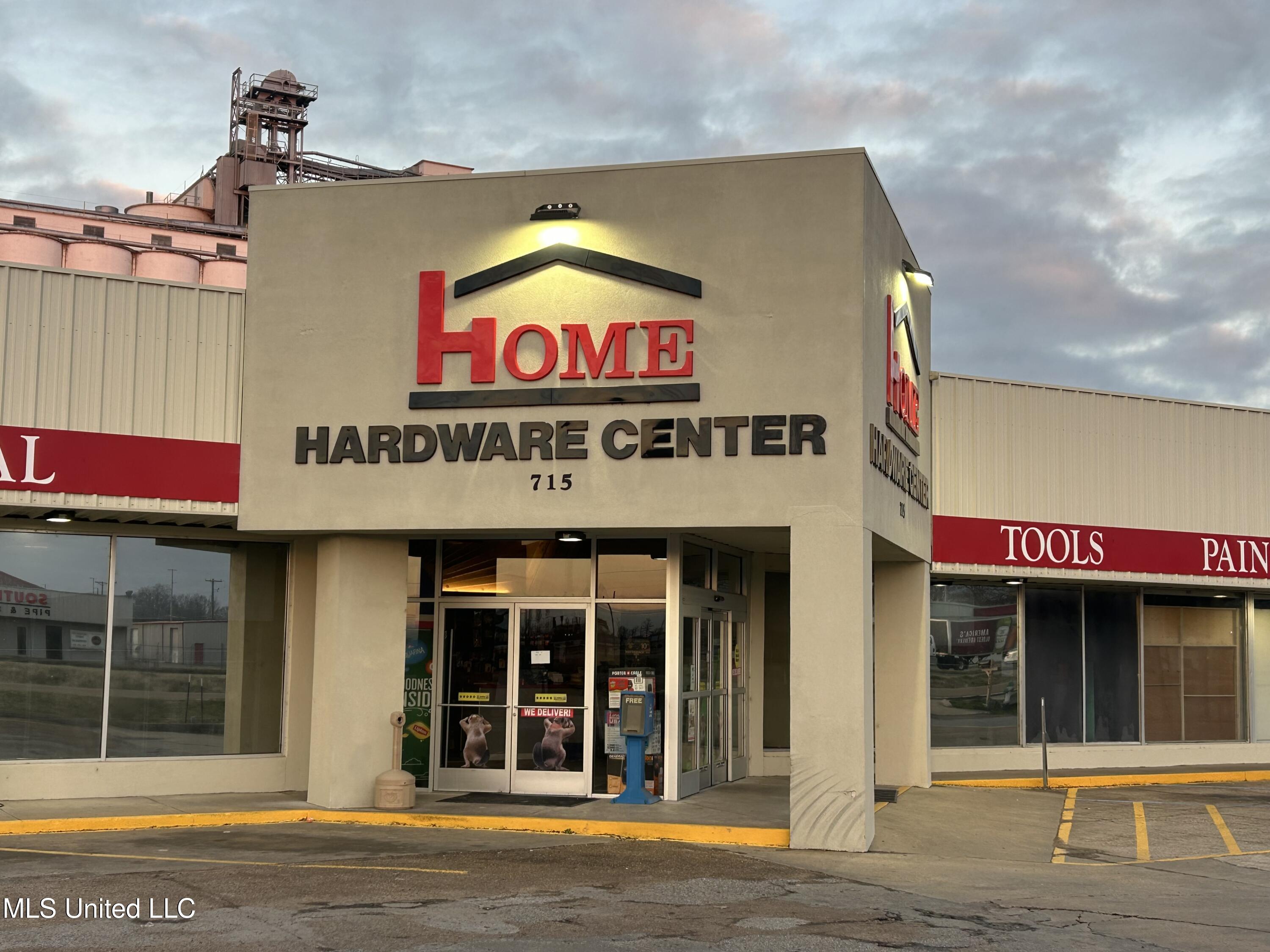 715 US-82 — photo