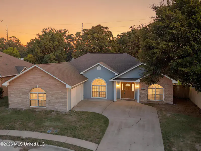 2124 Lindhridge Drive — photo
