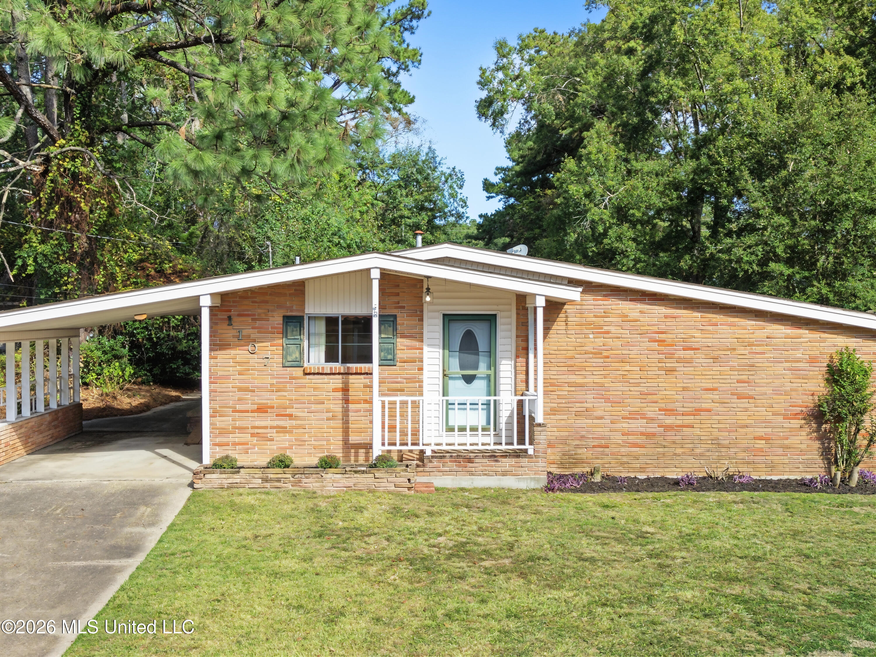 1107 Parkwood Circle — photo