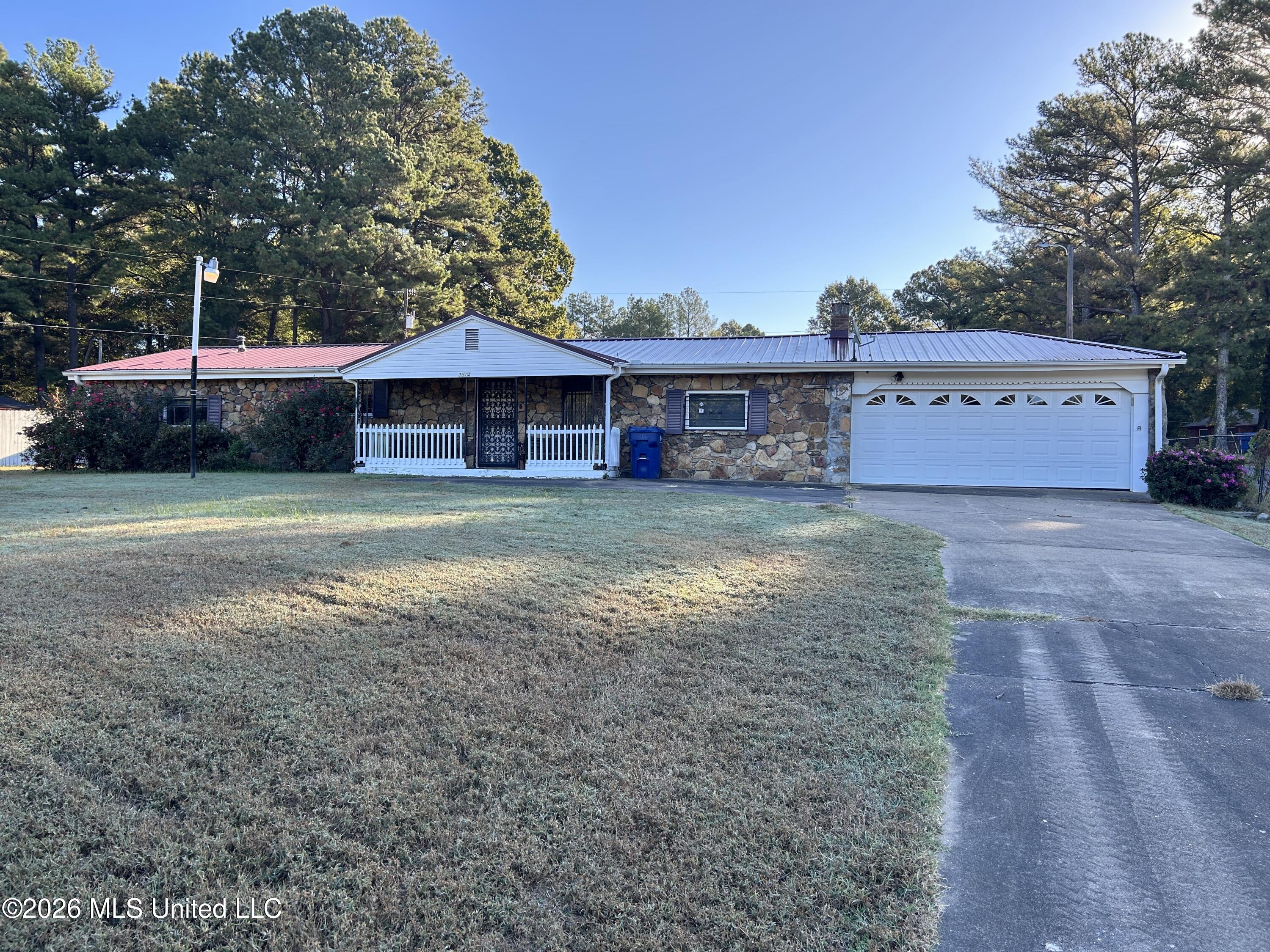 1574 Red Banks Road — photo