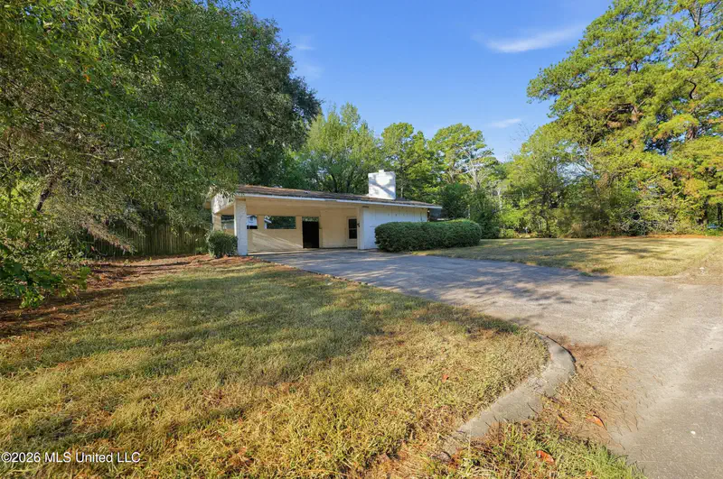 305 Sun Drive — photo
