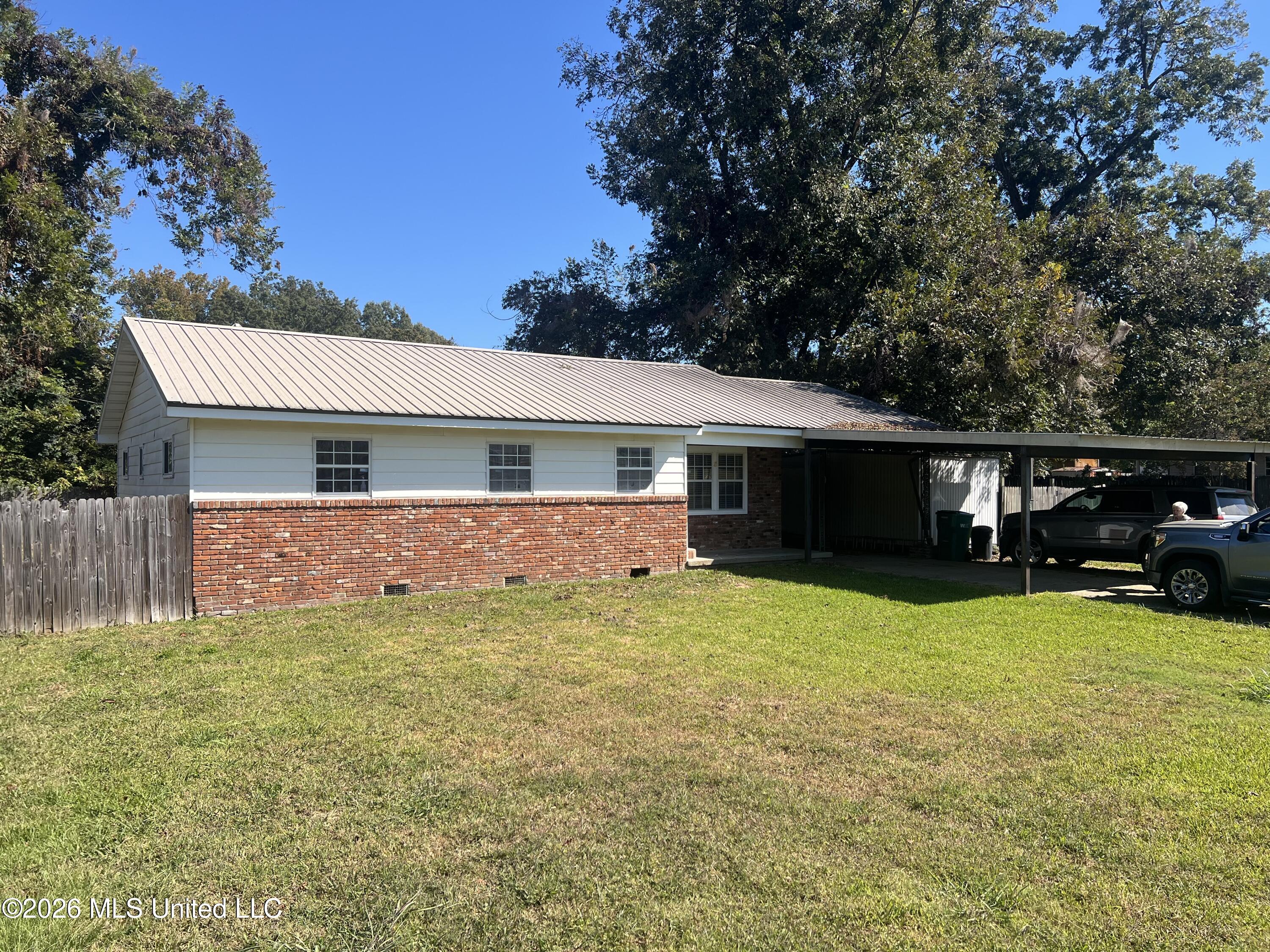 1001 Stadium Drive — photo