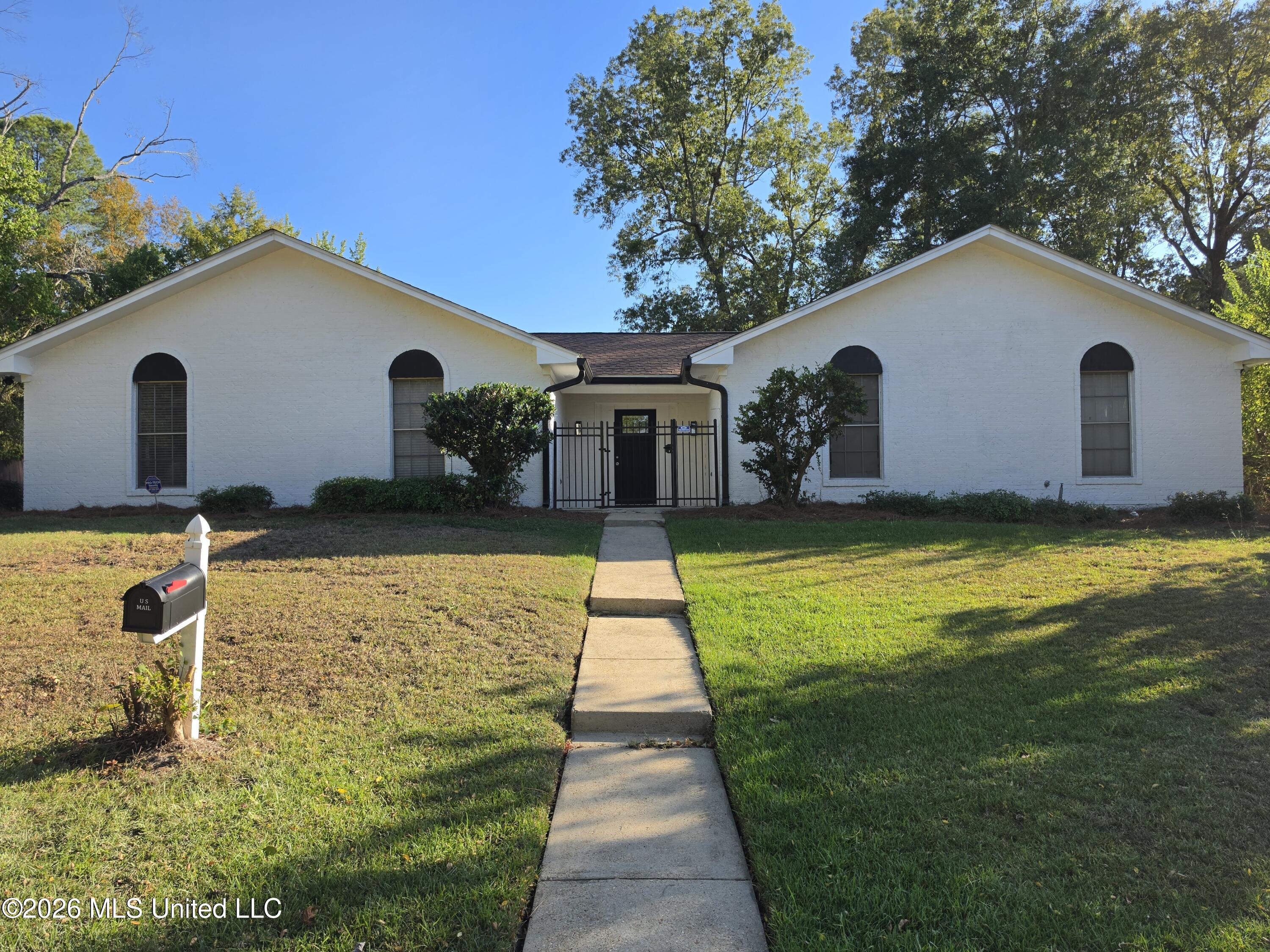 325 Post Oak Road — photo