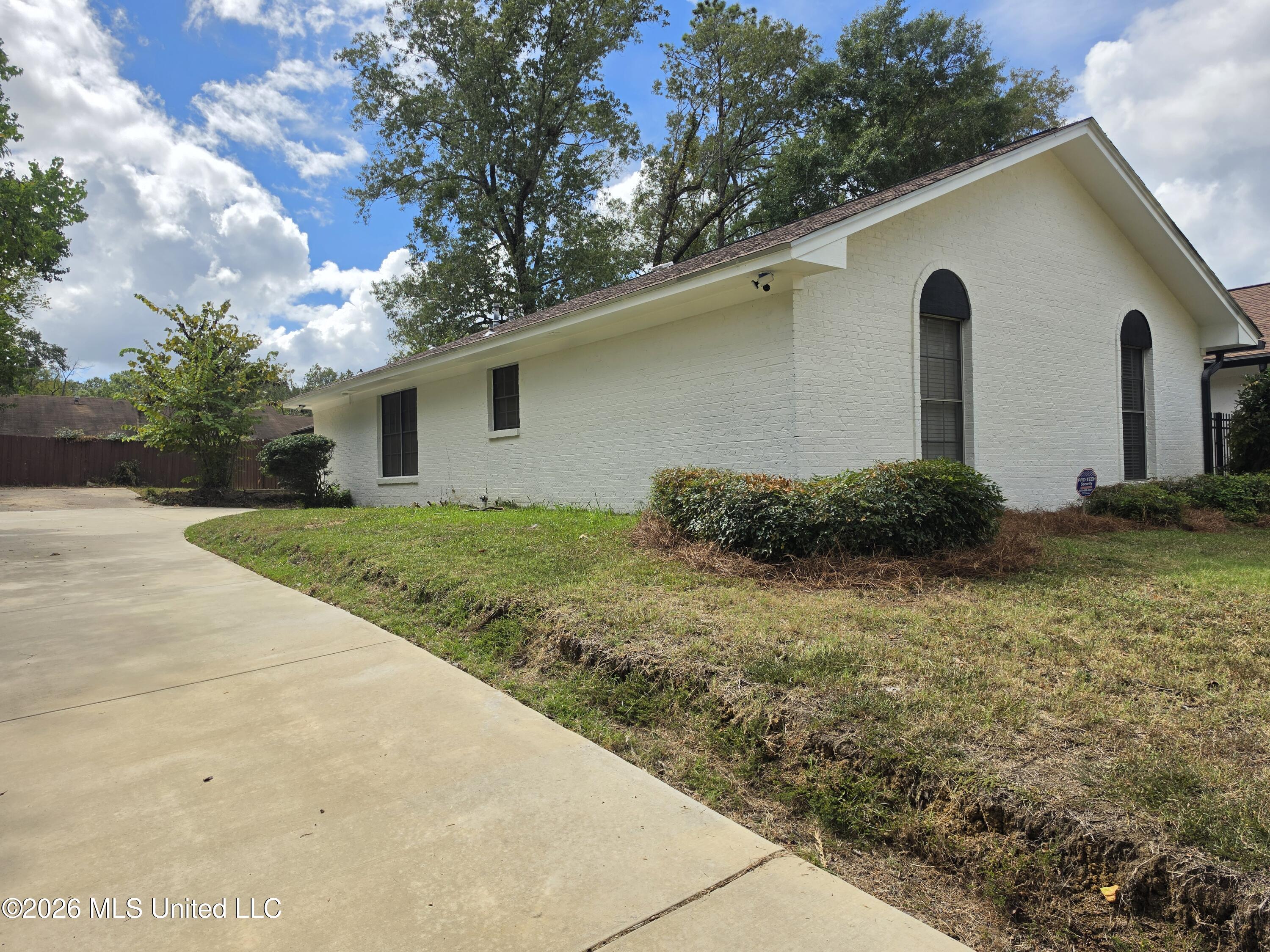 325 Post Oak Road, Jackson, MS 39206 — photo 3