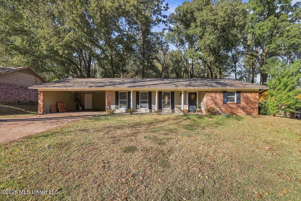 1211 Pineview Drive — photo