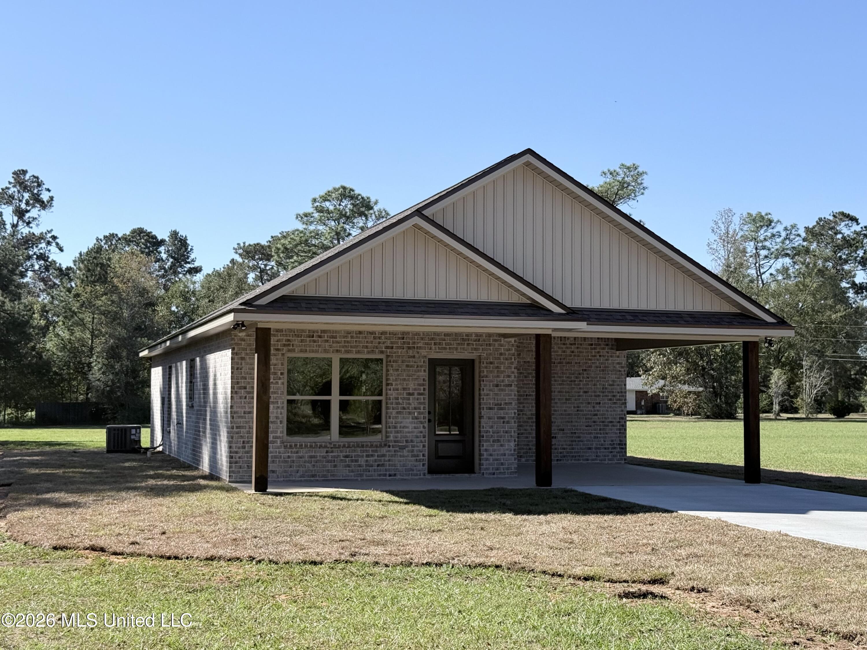 1716 Ceasar Road — photo