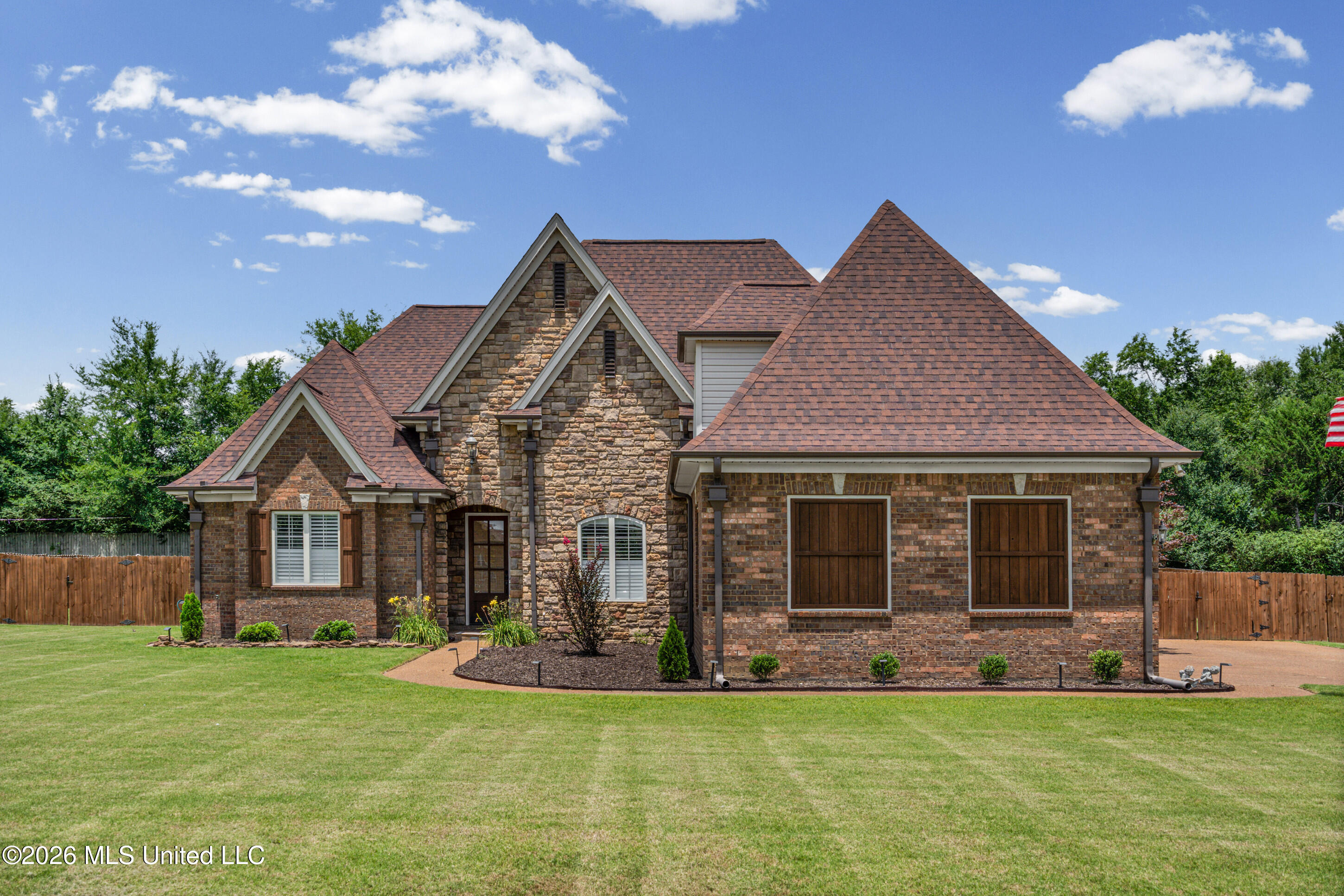 8828 Shallow Creek Drive — photo