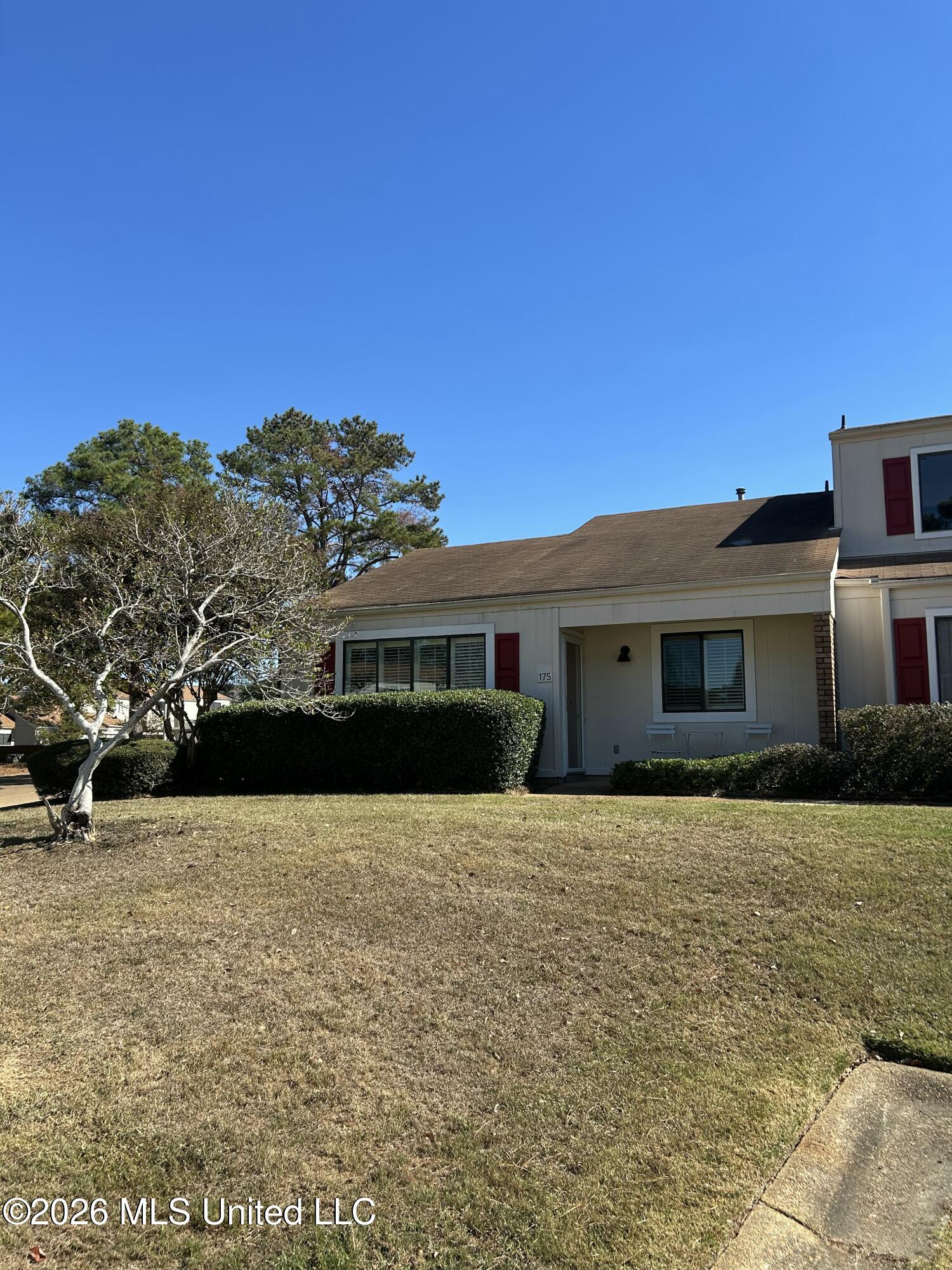 175 Lakebend Circle — photo
