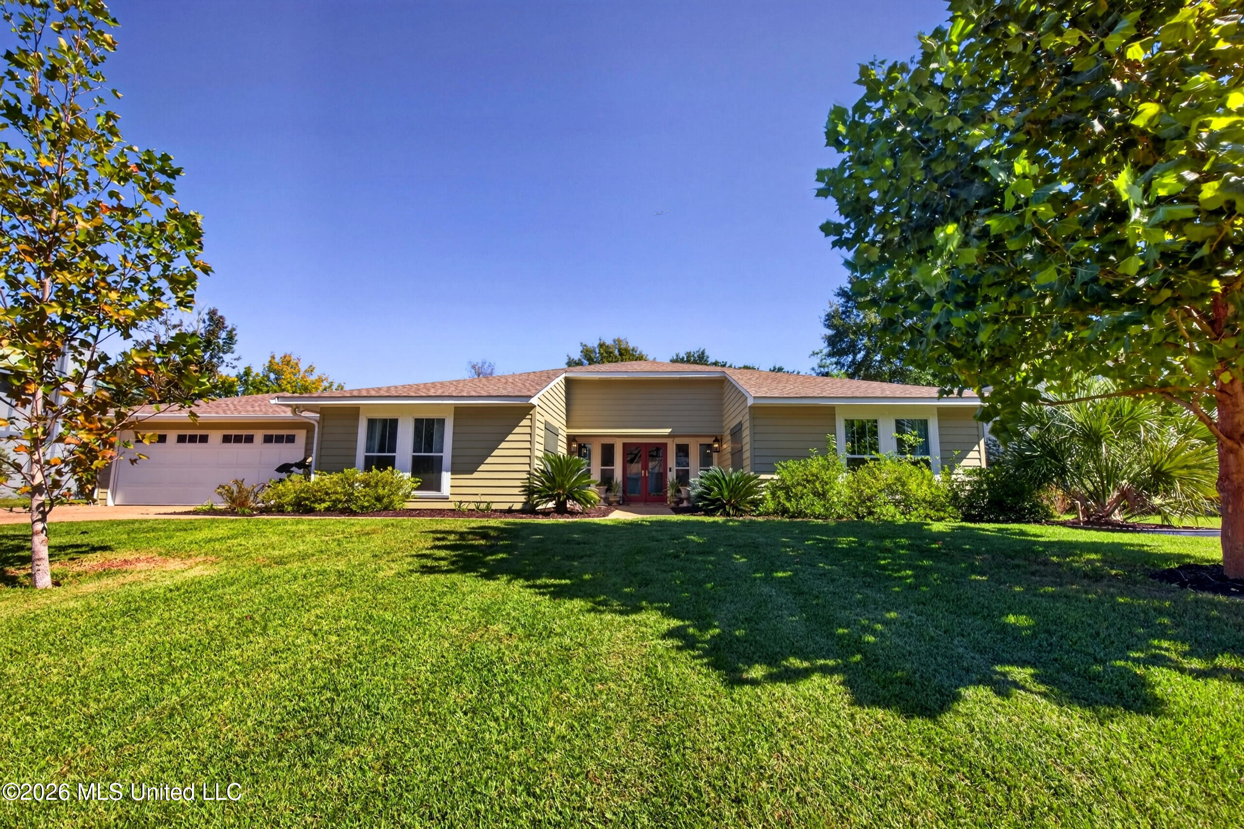 440 Cove Drive — photo