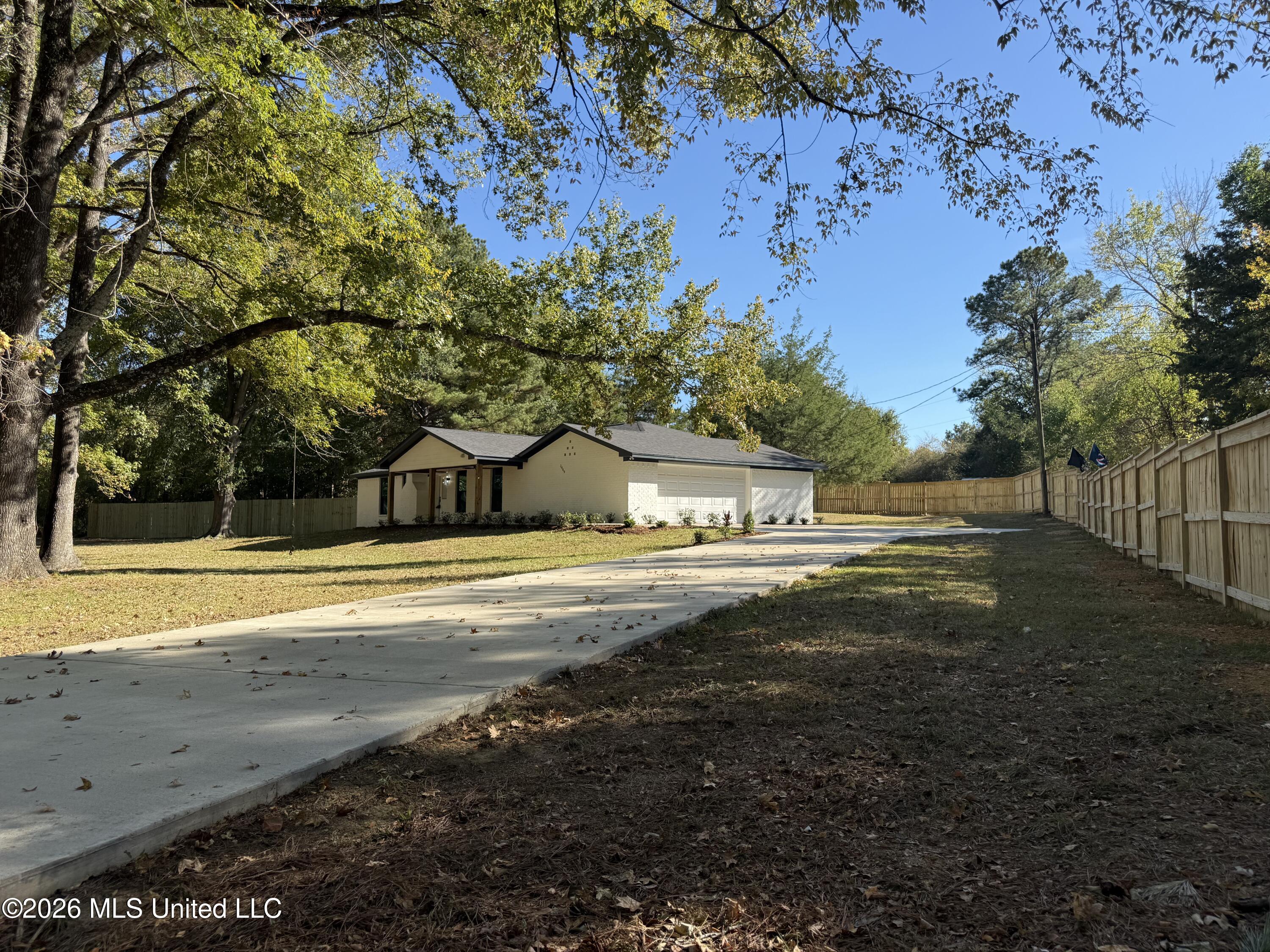 2449 W Mountain Creek Road — photo