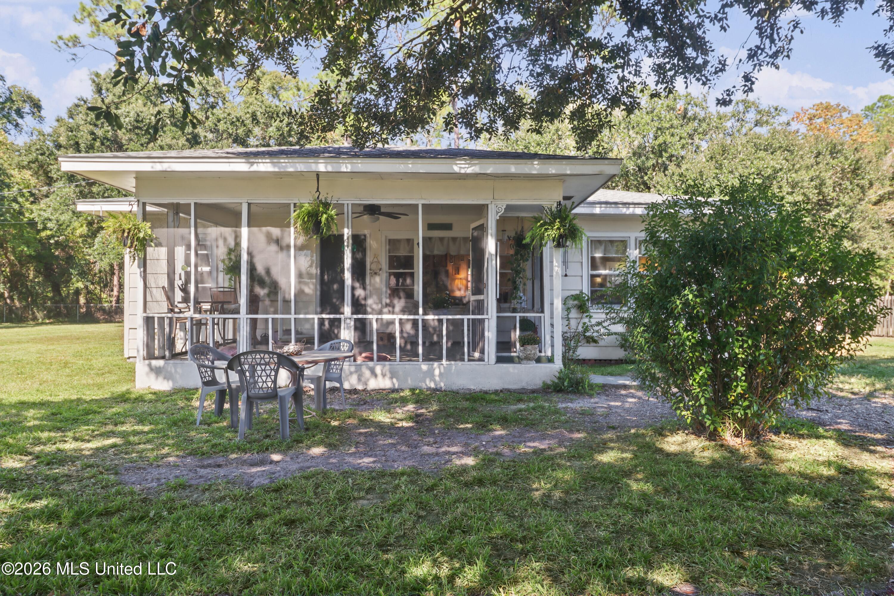 19016 Commission Road — photo