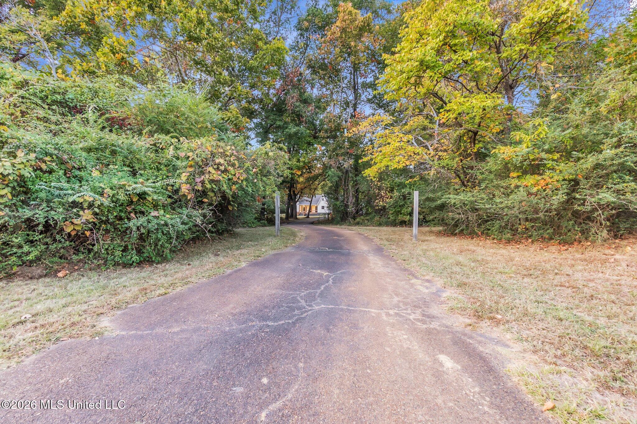1038 W Oak Grove Road — photo