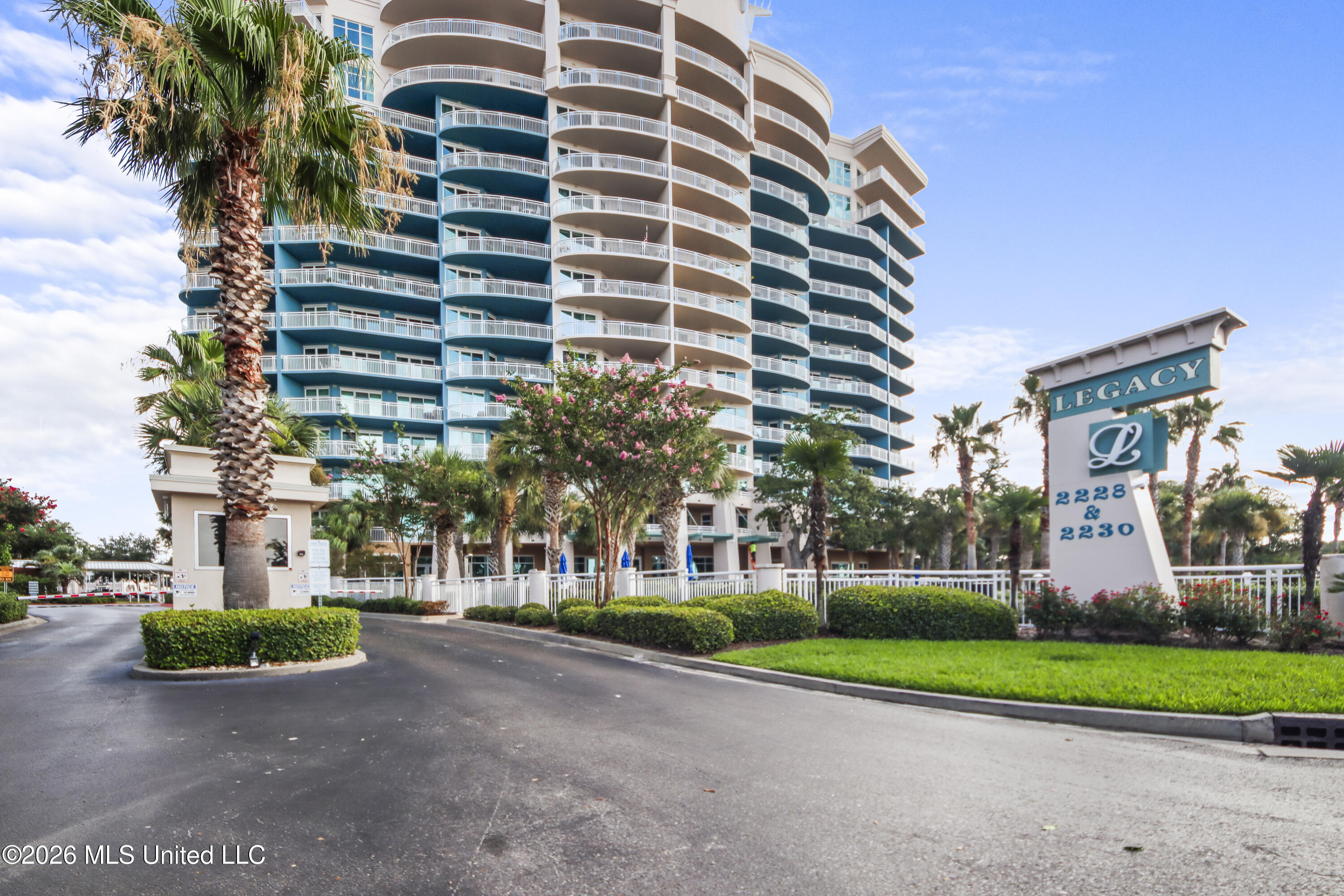 2228 Beach Drive #208 — photo