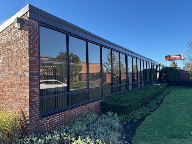 15W700 W Frontage Road — photo