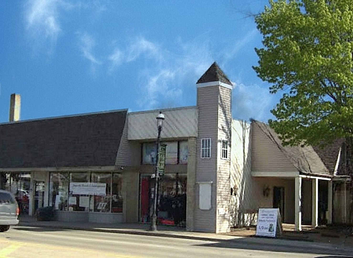 10 E Main Street — photo