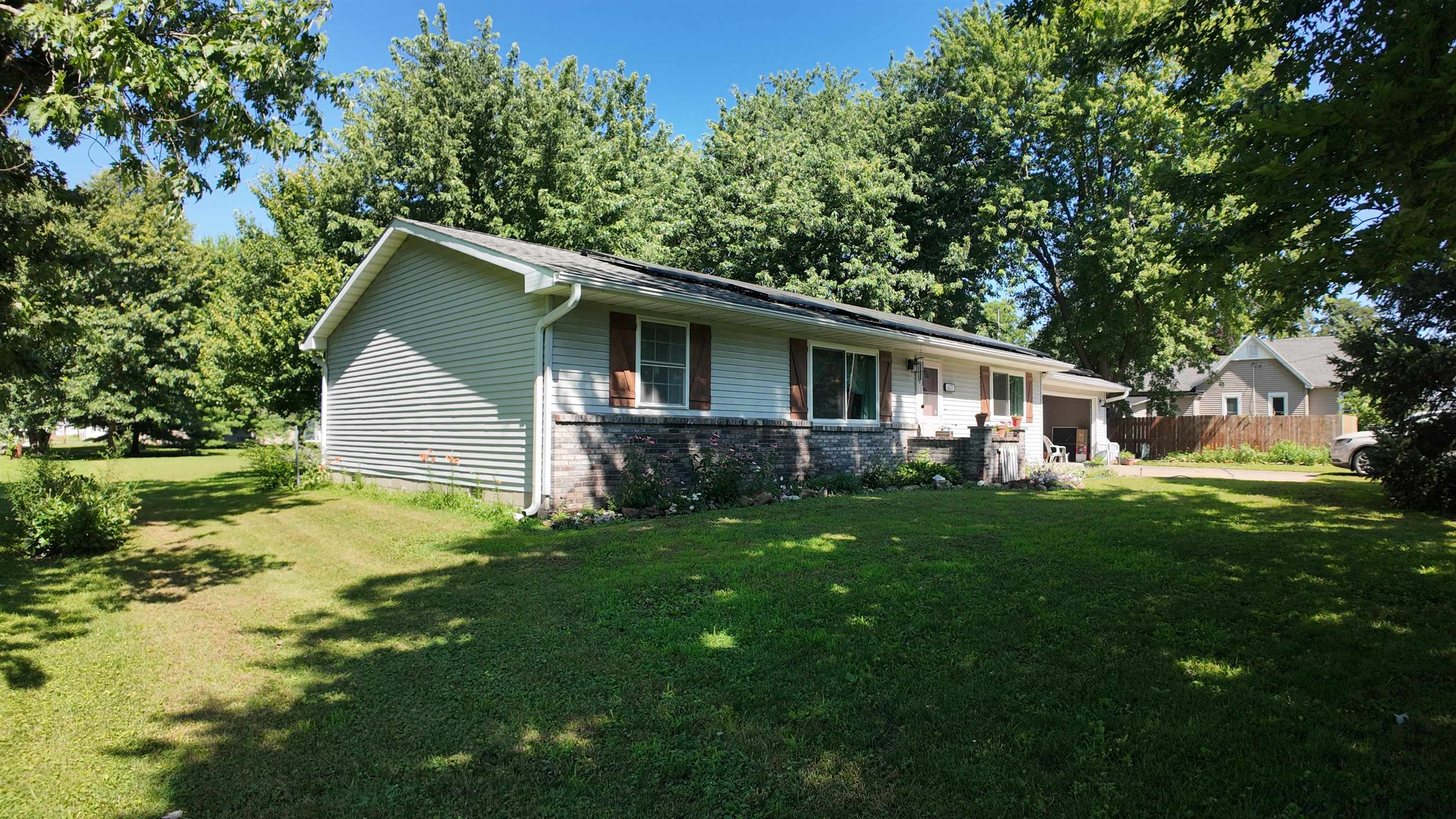 Home in Augusta, IL 62311 — photo 2