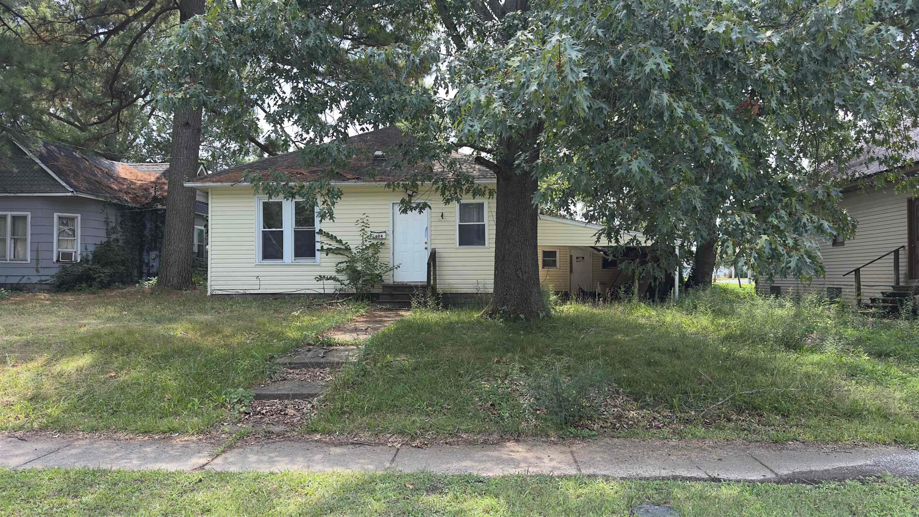 604 E Washington Street E — photo