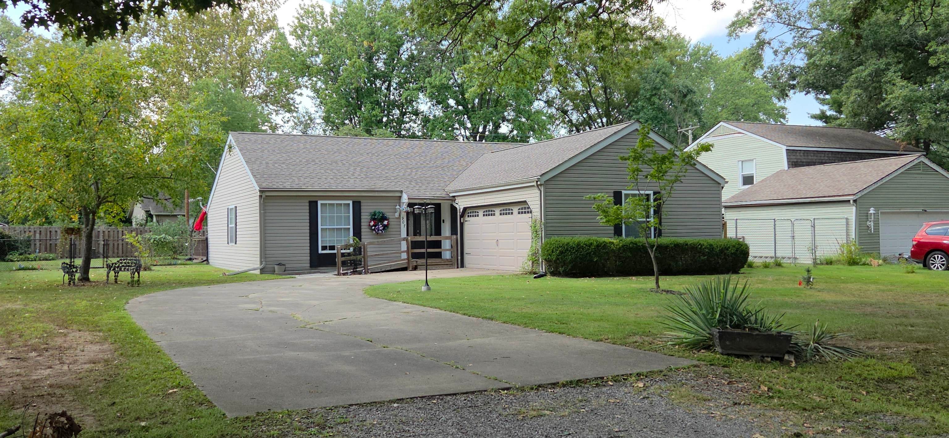 907 Lickliter Street — photo
