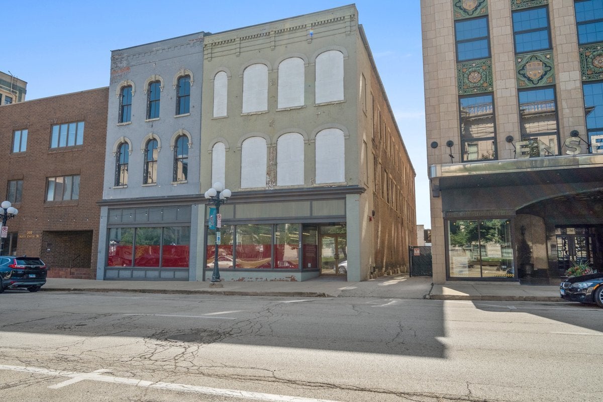 208-210 N Center Street — photo