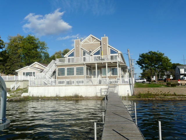 36 W Grand Avenue — photo