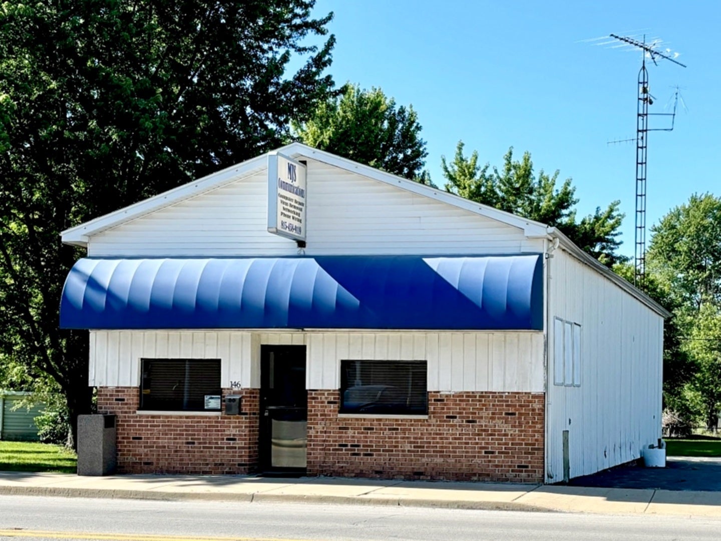 146 E Main Street — photo
