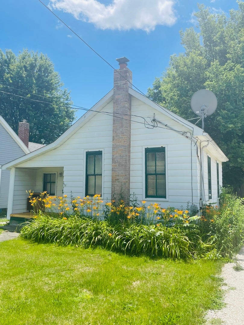 1213 E Main Street — photo