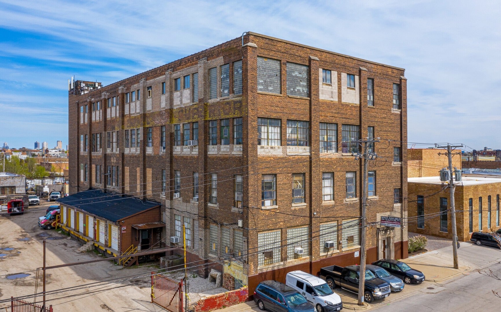 3065 N Rockwell Street — photo