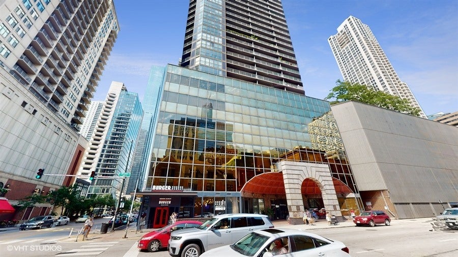 10 E Ontario Street 4301 — photo
