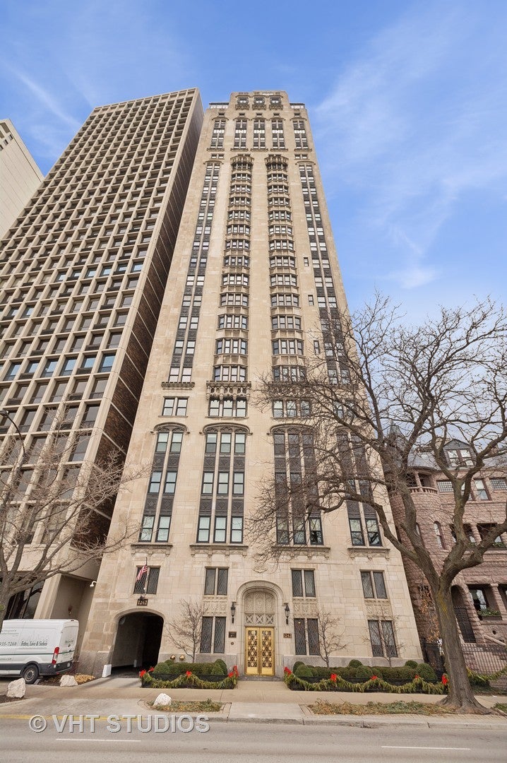 1242 N Lake Shore Drive 22 — photo