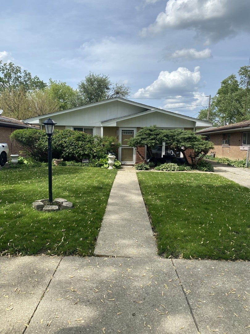 1521 E 13th Place — photo