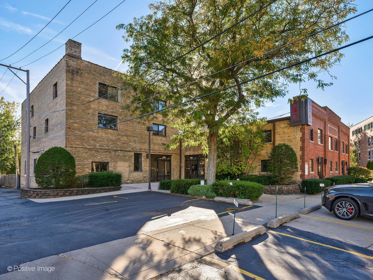 660 La Salle Place Spdc-Vu1 — photo