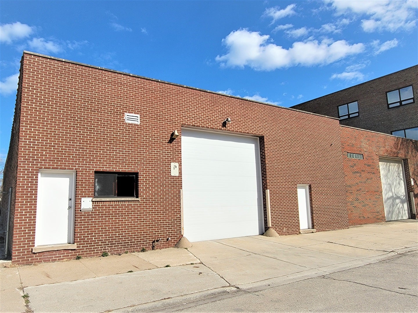 3241 S Shields Avenue — photo