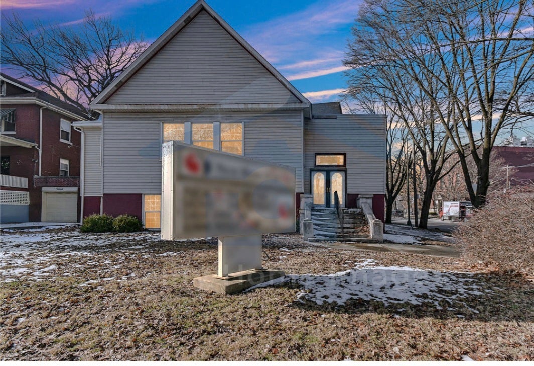 9900 S Prospect Avenue — photo