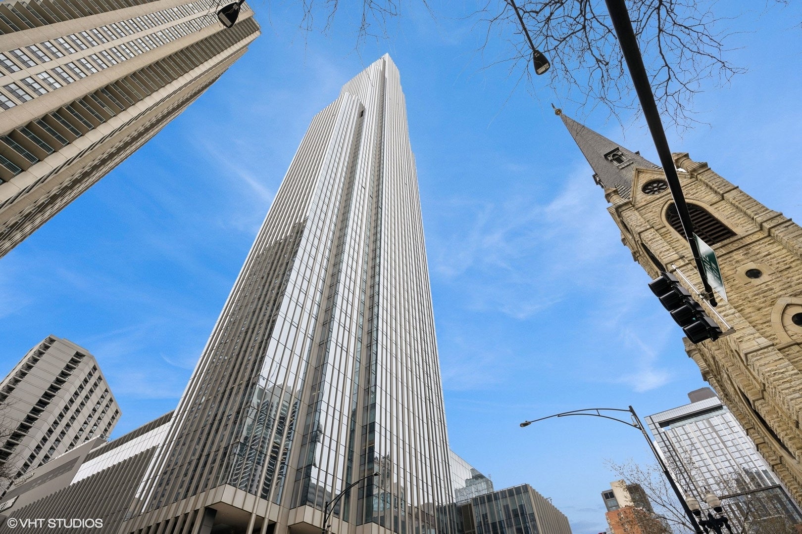 14 W Superior Street 4403 — photo