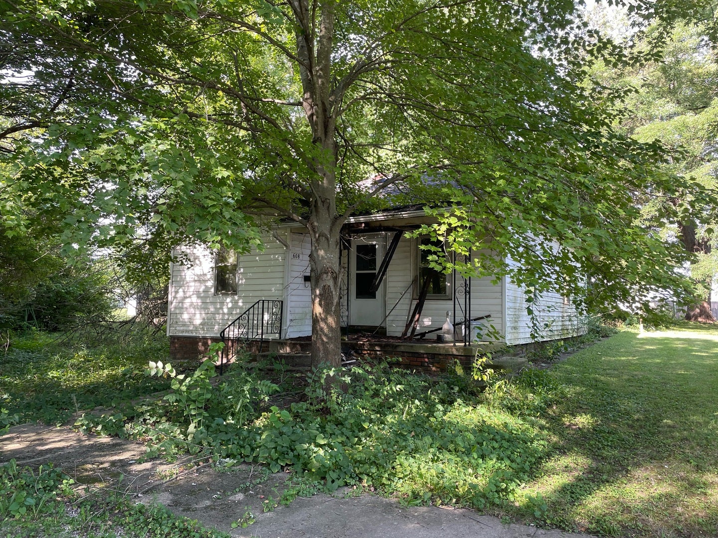 608 S Elm Street — photo