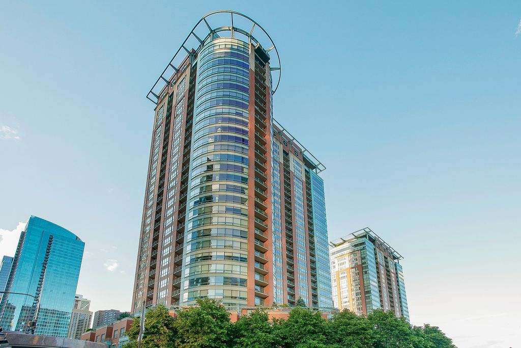 415 E North Water Street 3205 — photo