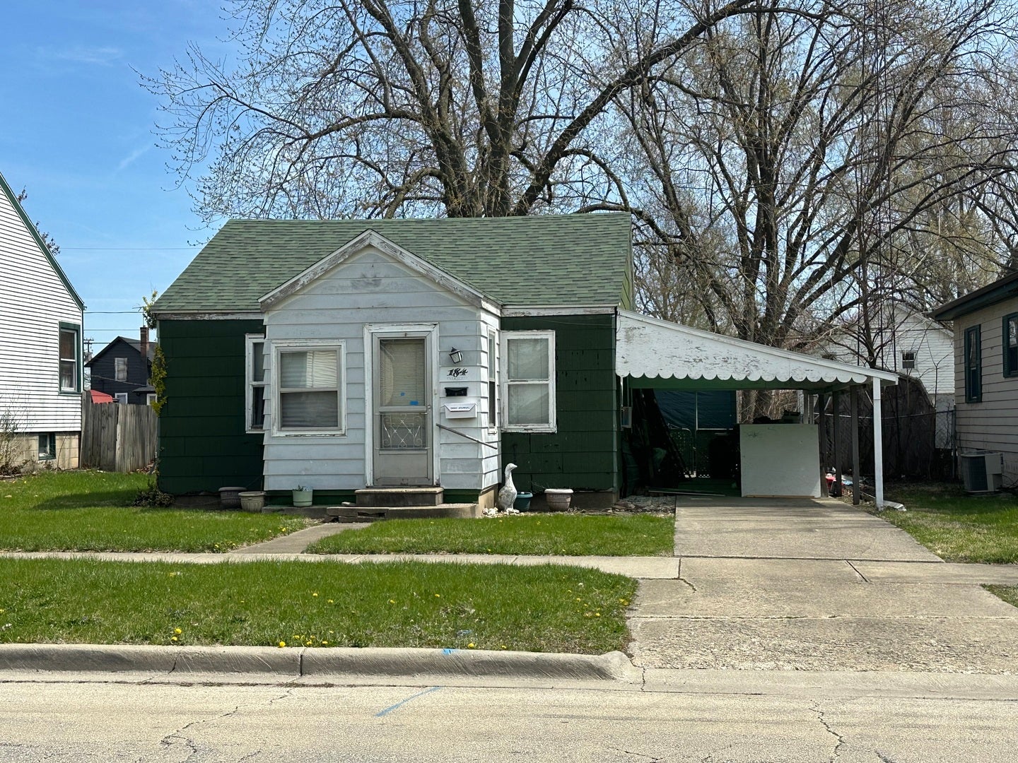 184 S Forest Avenue — photo
