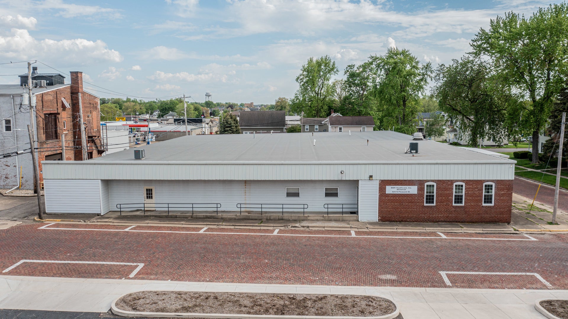 825 N Pleasant Street — photo