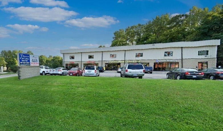 2025 E Algonquin Road — photo