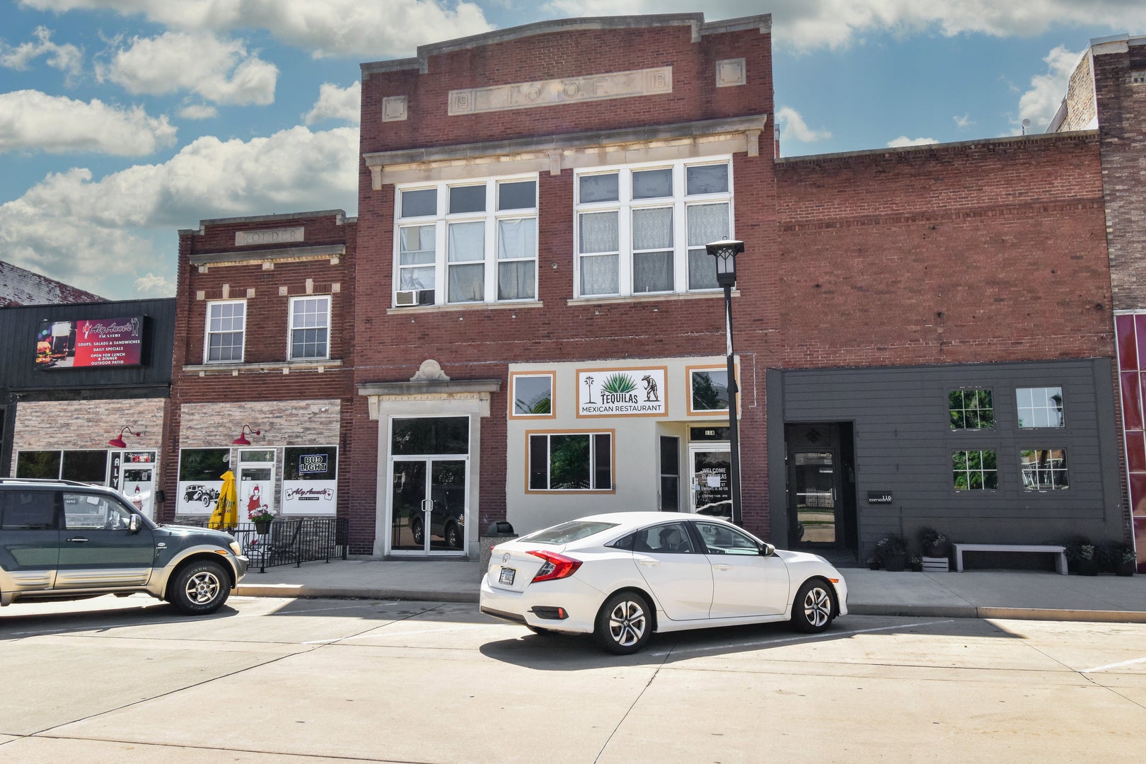 118 E Main Street — photo