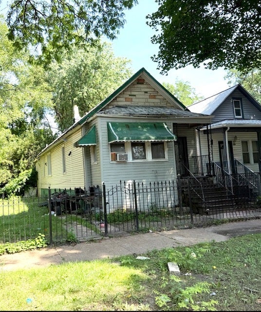 Home in Chicago, IL 60621 — photo 2