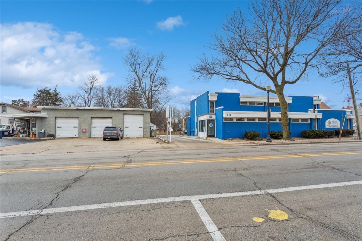 Home in Wheaton, IL 60187 — photo 3