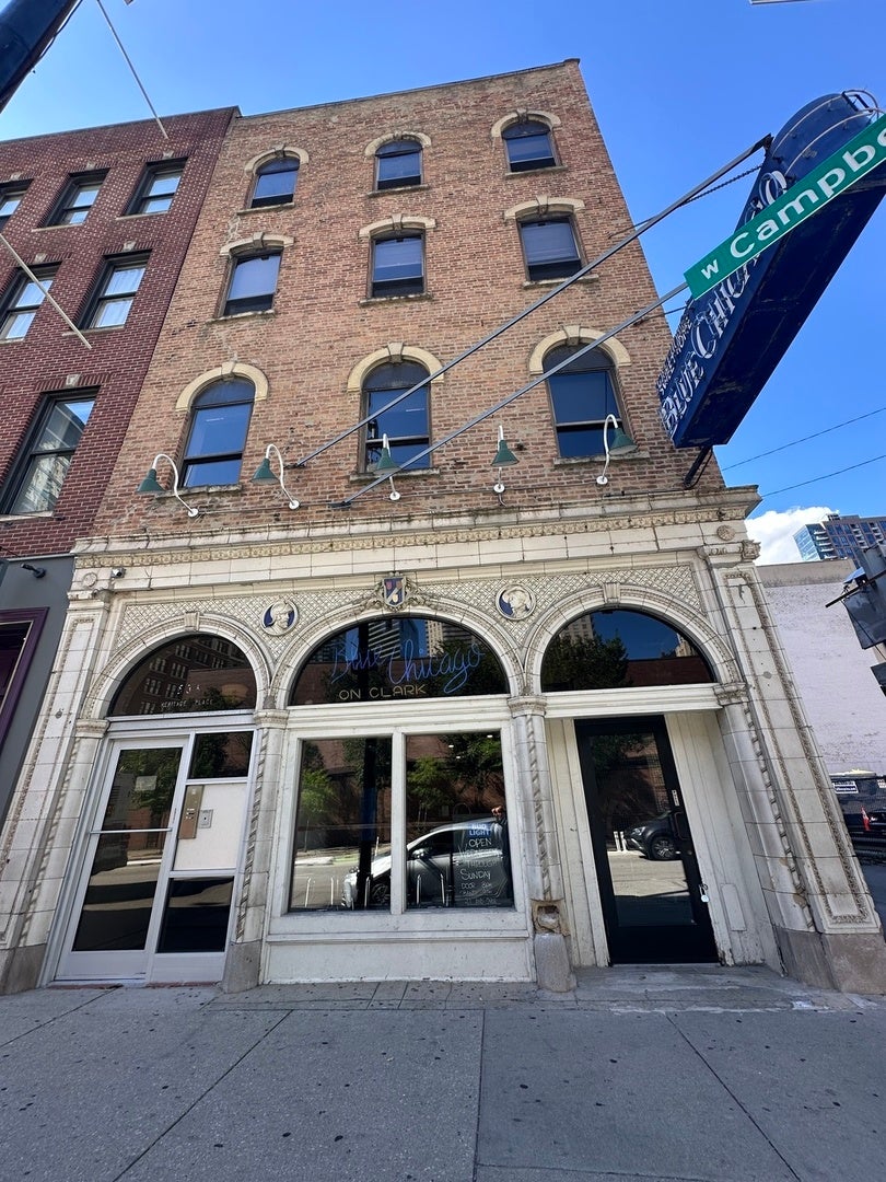 536 N Clark Street — photo