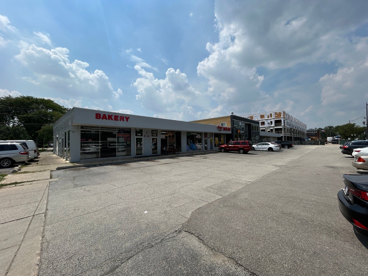 718 W Irving Park Road 718 — photo