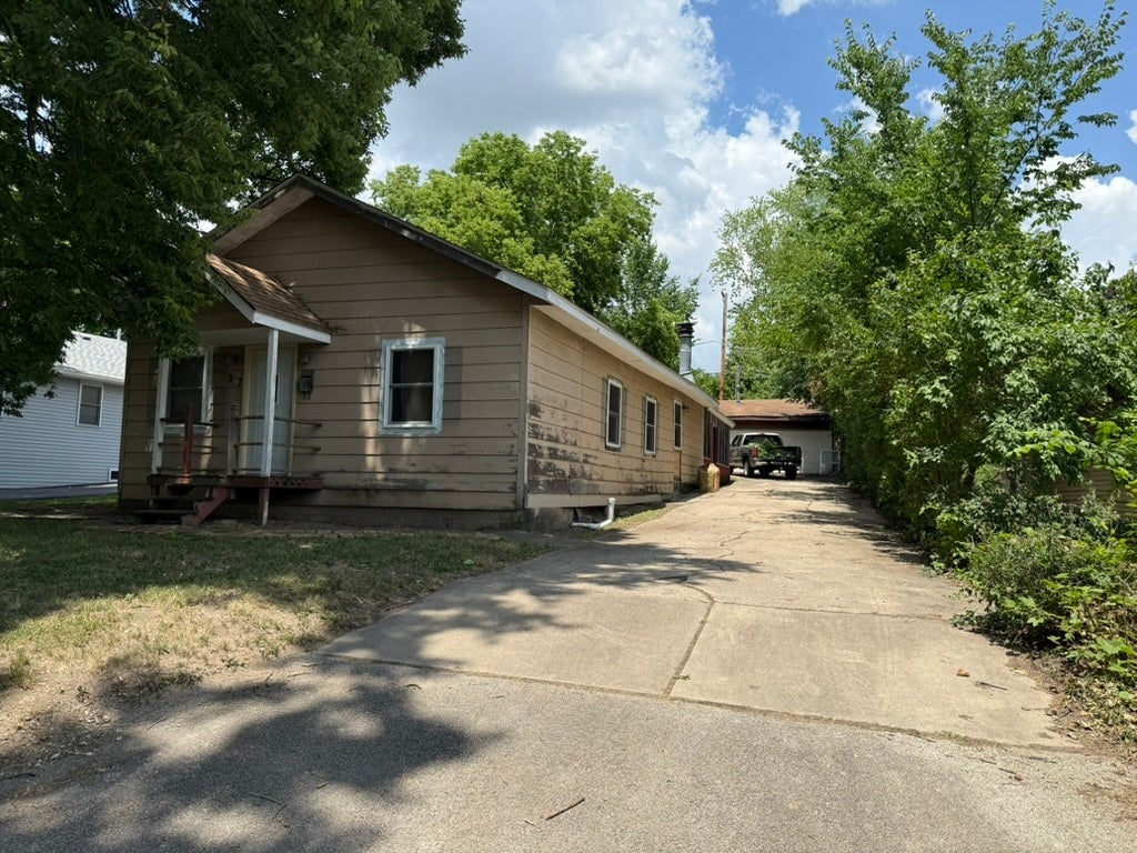 907 Parkview Street — photo