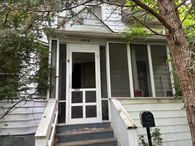 1504 W Glen Flora Avenue — photo