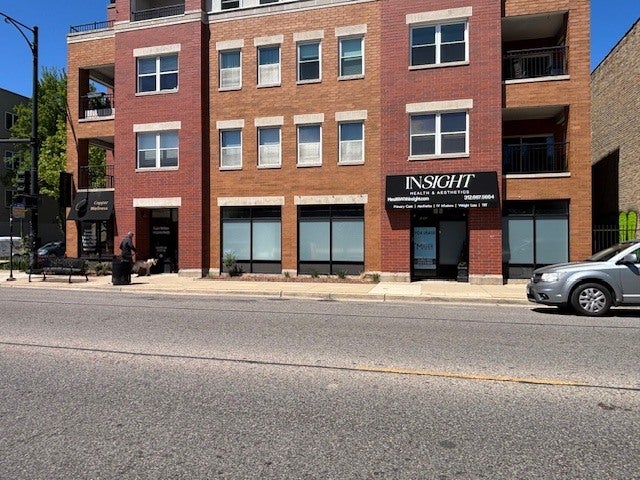 1652 W North Avenue — photo